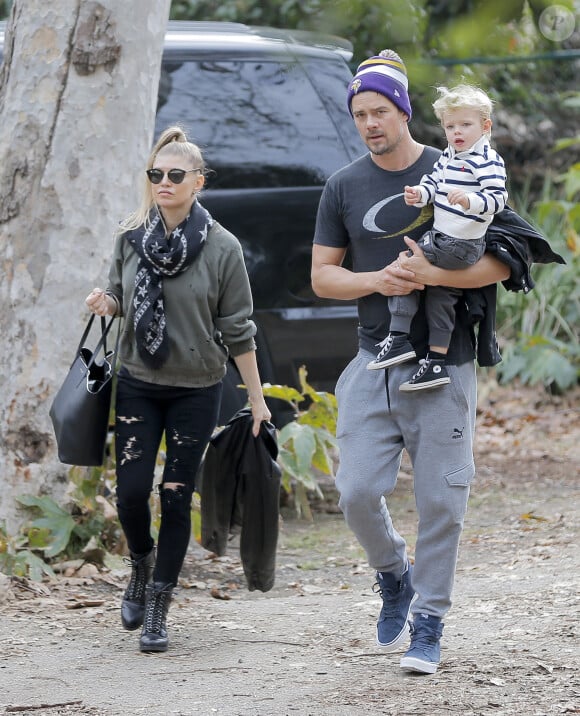 Fergie et son mari Josh Duhamel emmènent leur fils Axl s'amuser au parc à Brentwood, le 14 janvier 2016