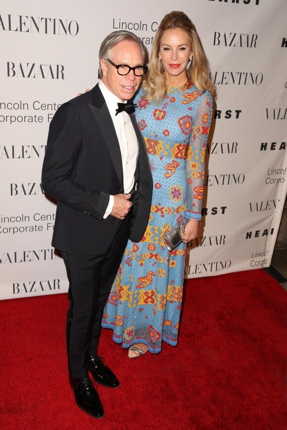 Le styliste Tommy Hilfiger et Dee Ocleppo au gala de charité 'An Evening Honoring Valentino' à New York, le 7 décembre 2015