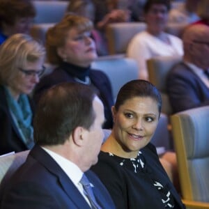 La princesse Victoria de Suède, enceinte de sept mois, a participé le 18 janvier 2016 à Stockholm à la conférence Agenda 2030 sur le développement durable.