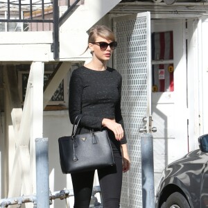 Taylor Swift fait du shopping sur Melrose avenue; Elle porte un sac noir de la marque Saint Laurent, à West Hollywood le 15 janvier 2016. © CPA/BESTIMAGE