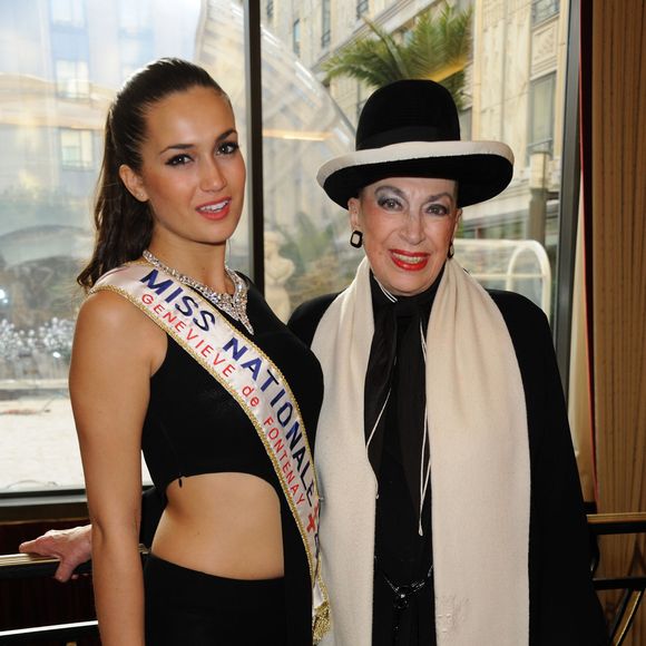 Barabra Morel, Miss Prestige National 2011 avec Geneviève de Fontenay à l'Hôtel Hilton Arc de Triomphe à Paris, le 26 novembre 2011