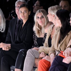 Helmut Schlotterer, Irina Shayk, Tigerlily Taylor et Lena Gercke assistent au défilé Marc Cain (collection automne-hiver 2016-2017) à Berlin. Le 19 janvier 2016.