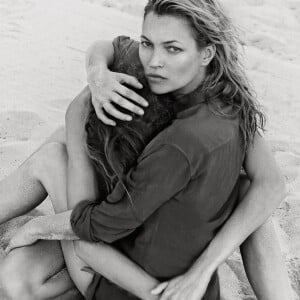 Kate Moss et Daria Werbowy sont les héroïnes de la nouvelle campagne publicitaire (printemps 2016) d'Equipment. Photo par Daria Werbowy.