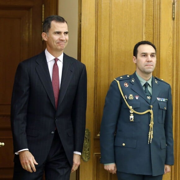 Le roi Felipe VI d'Espagne reçoit Aitor Esteban Bravo représentant du parti Euzko Alderdi Jeltzalea-Partido Nacionalista Vasco (EAJ-PNV) en audience au palais de la Zarzuela à Madrid, le 19 janvier 2016.