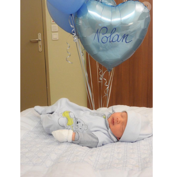 La sublime Jade Foret dévoile le visage de son troisième enfant, Nolan, né le 16 janvier 2016.