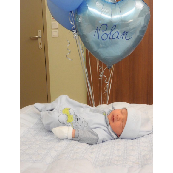La sublime Jade Foret dévoile le visage de son troisième enfant, Nolan, né le 16 janvier 2016.
