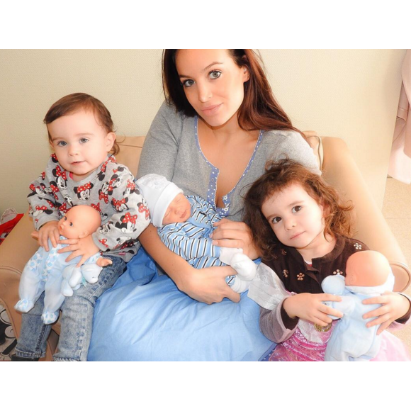 Jade Foret dévoile le visage de son troisième enfant, Nolan, né le 16 janvier 2016.