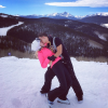 Candice Accola (The Vampire Diaries) et Joe King du groupe The Fray réalisant un de leurs fameux ''dips'' à la montagne, photo Instagram, 2015. Le couple a annoncé le 31 août 2015 attendre son premier enfant.