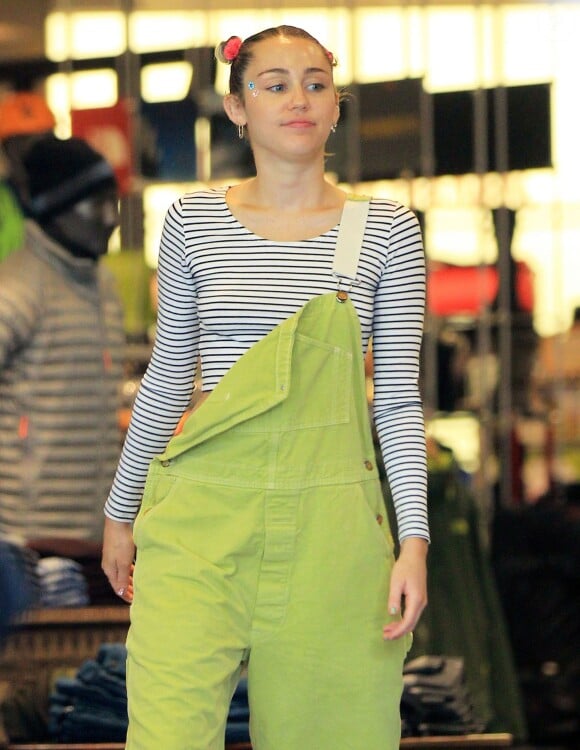 Miley Cyrus fait du shopping à Beverly Hills, le 15 septembre 2015