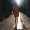 Kendall Jenner se balade à Barcelone, habillée d'une robe et de sandales Mango (collection printemps-été 2016). Photo publiée le 28 janvier 2015.