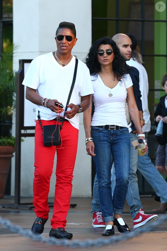 Jermaine Jackson et sa femme Halima Rashid dans les rues de Calabasas, Los Angeles, le 1er septembre 2014