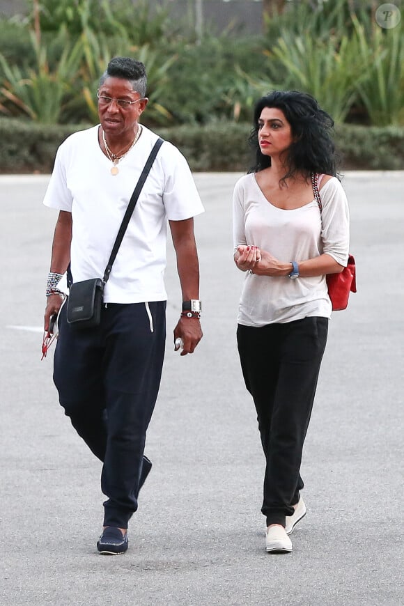 Jermaine Jackson et sa femme Halima Rashid se promènent à Topanga Mall, Los Angeles, le 9 septembre 2014