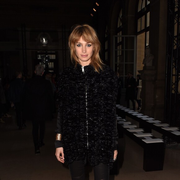 Pauline Lefèvre assiste au défilé Yiqing Yin (collection haute couture printemps-été 2016) à la faculté de médecine Paris Descartes. Paris, le 26 janvier 2016.
