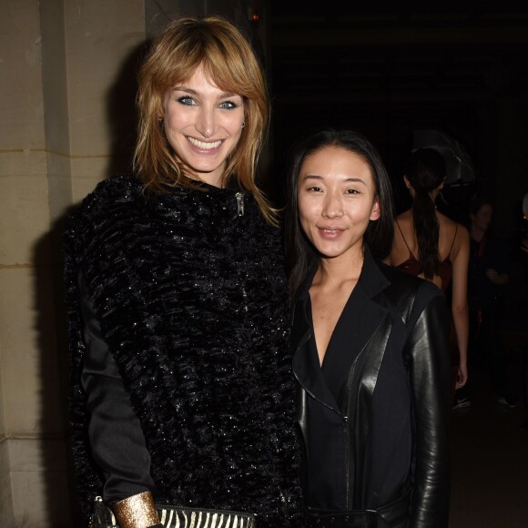 Pauline Lefèvre et Yiquing Yin lors du défilé de la créatrice (collection haute couture printemps-été 2016) à la faculté de médecine Paris Descartes. Paris, le 26 janvier 2016.