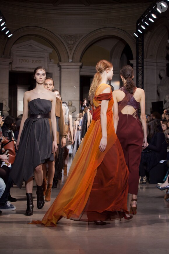 Défilé Yiqing Yin (collection haute couture printemps-été 2016) à la faculté de médecine Paris Descartes. Paris, le 26 janvier 2016.
