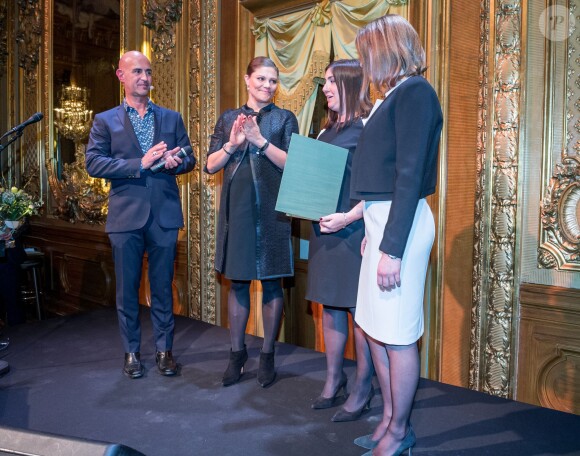 La princesse Victoria de Suède, enceinte, lors de la remise de la bourse d'études de la Fondation Micael Bindefeld en mémoire de l'Holocauste le 27 janvier 2016 à l'Opéra de Stockholm