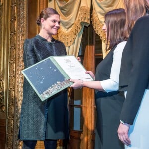 La princesse Victoria de Suède, enceinte, lors de la remise de la bourse d'études de la Fondation Micael Bindefeld en mémoire de l'Holocauste le 27 janvier 2016 à l'Opéra de Stockholm