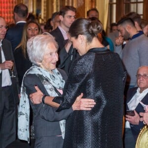 La princesse Victoria de Suède, enceinte, lors de la remise de la bourse d'études de la Fondation Micael Bindefeld en mémoire de l'Holocauste le 27 janvier 2016 à l'Opéra de Stockholm