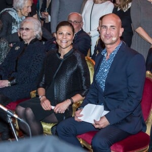 La princesse Victoria de Suède, enceinte, lors de la remise de la bourse d'études de la Fondation Micael Bindefeld en mémoire de l'Holocauste le 27 janvier 2016 à l'Opéra de Stockholm