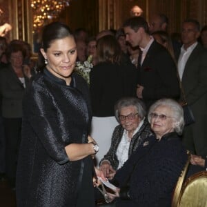 La princesse Victoria de Suède, enceinte, lors de la remise de la bourse d'études de la Fondation Micael Bindefeld en mémoire de l'Holocauste le 27 janvier 2016 à l'Opéra de Stockholm