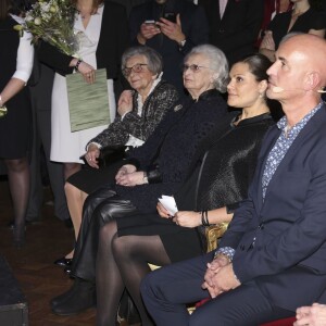 La princesse Victoria de Suède, enceinte, lors de la remise de la bourse d'études de la Fondation Micael Bindefeld en mémoire de l'Holocauste le 27 janvier 2016 à l'Opéra de Stockholm