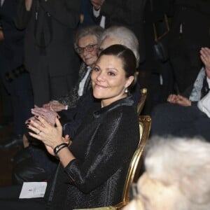 La princesse Victoria de Suède, enceinte, lors de la remise de la bourse d'études de la Fondation Micael Bindefeld en mémoire de l'Holocauste le 27 janvier 2016 à l'Opéra de Stockholm