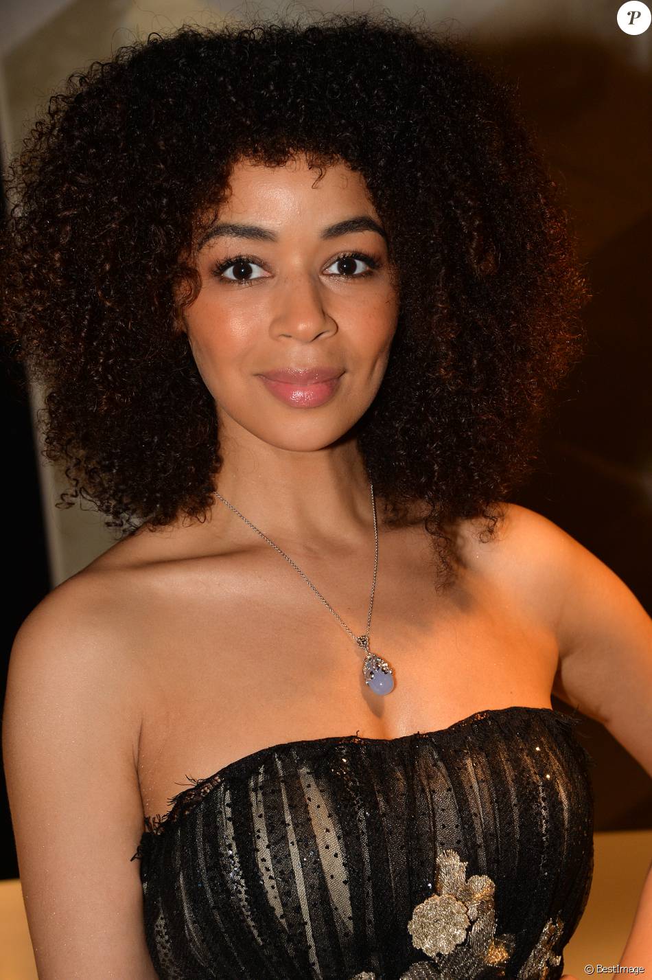 Aurélie Konaté (habillée en Christophe Guillarmé, bijoux VIJ Paris