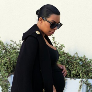 Kim Kardashian enceinte fait du shopping à Beverly Hills, le 18 novembre 2015  Pregnant reality star Kim Kardashian is spotted out shopping in Beverly Hills, California on November 18, 201518/11/2015 - Beverly Hills