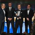 Les héros du film "Spotlight" reçoivent le prix du Meilleur Cast aux 22e Screen Actors Guild Awards au Shrine Auditorium. Los Angeles, le 30 janvier 2016.