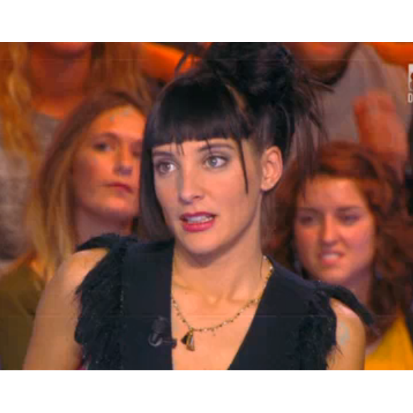 La chroniqueuse Erika Moulet revient sur sa performance nue dans le prime de TPMP "Faites vos voeux", le 29 janvier 2016.