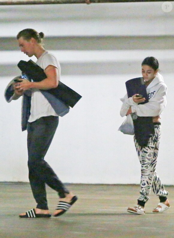 Vanessa Hudgens et son petit-ami Austin Butler à la sortie de leur cours de gym à Studio City, le 1er février 2016.
