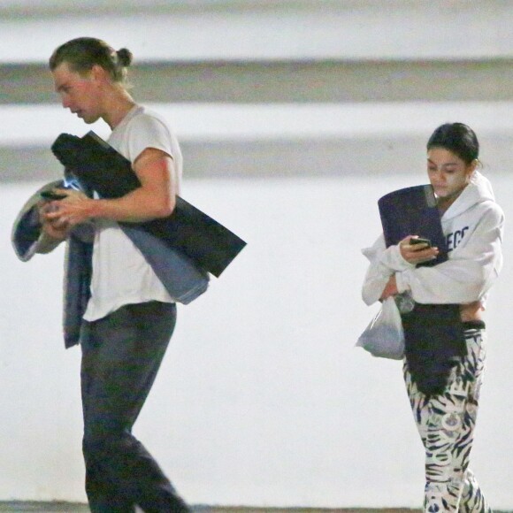 Vanessa Hudgens et son petit-ami Austin Butler à la sortie de leur cours de gym à Studio City, le 1er février 2016.