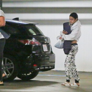 Vanessa Hudgens et son petit-ami Austin Butler à la sortie de leur cours de gym à Studio City, le 1er février 2016.