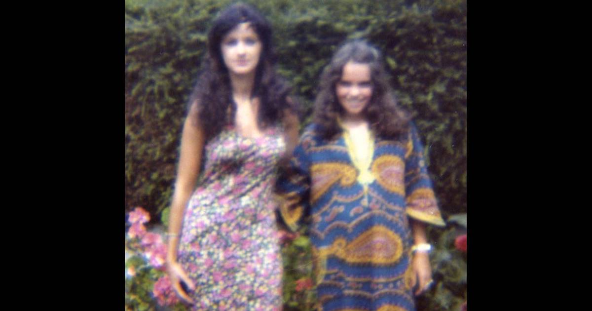 2 Fois 15 Ans Béatrice Dalle enfant, adolescente et en famille.L'actrice de 37°2 le