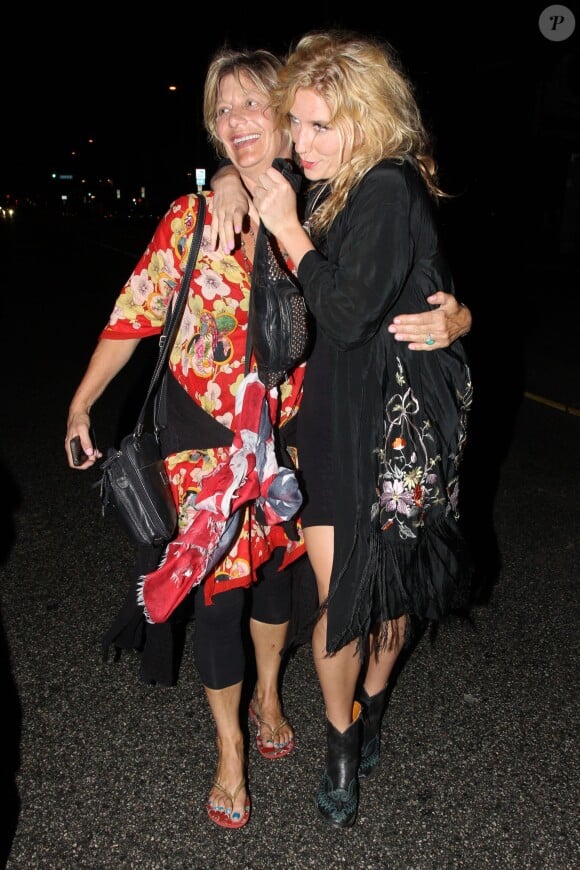 Ke$ha et sa mère Pebe Sebert dans les rues de Los Angeles.  Le 9 mai 2011