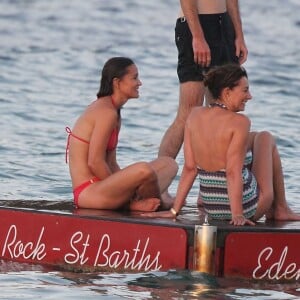 Exclusif - Pippa et Carole Middleton, en vacances à Saint-Barthélemy le 22 août 2015