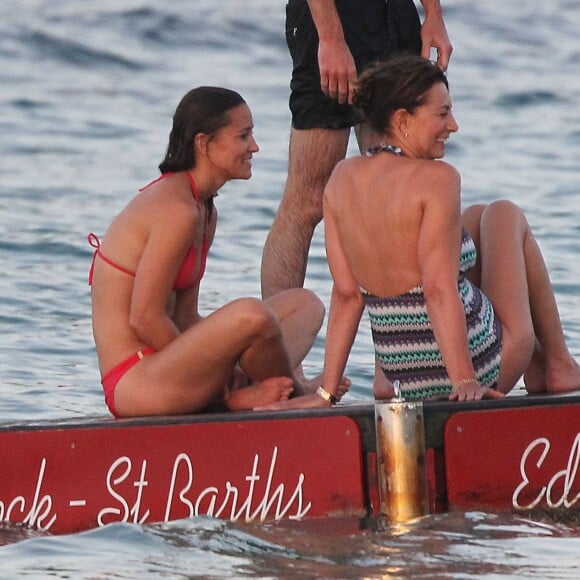 Exclusif - Pippa et Carole Middleton, en vacances à Saint-Barthélemy le 22 août 2015