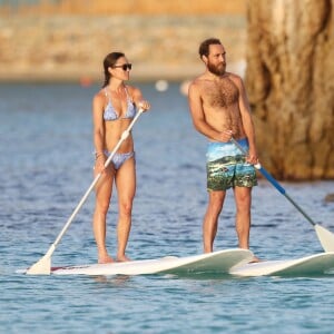 Exclusif - Pippa Middleton et son frère James en train de faire du paddle à Saint-Barthélemy le 22 août 2015.