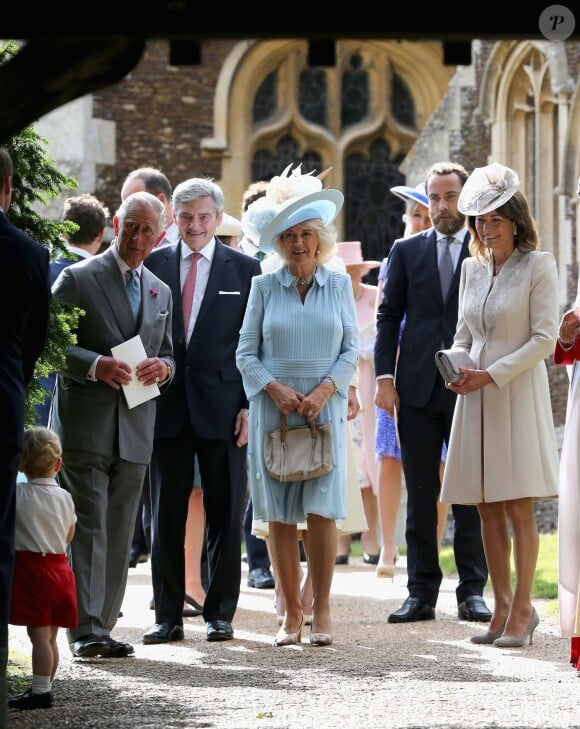 Michael, James et Carole Middleton, avec le prince Charles et Camilla Parker Bowles lors du baptême de la princesse Charlotte de Cambridge à l'église St. Mary Magdalene à Sandringham, le 5 juillet 2015.