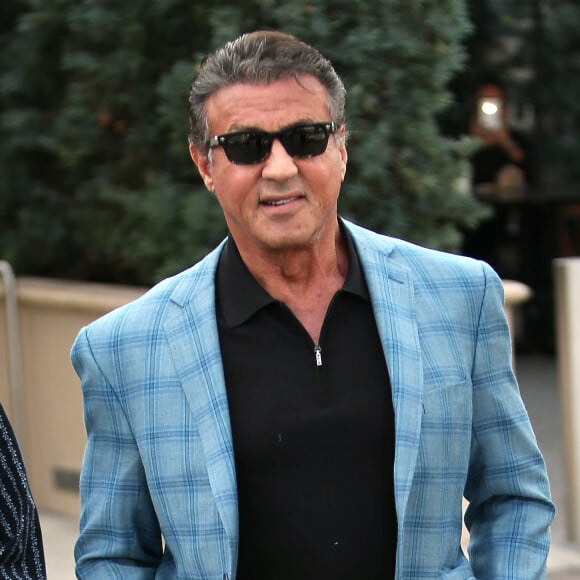 Sylvester Stallone va déjeuner avec des amis à Los Angeles le 22 janvier 2016.