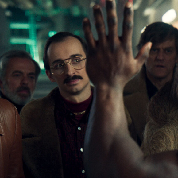 Philippe Katerine moque le terrorisme dans La Tour 2 Contrôle Infernale.