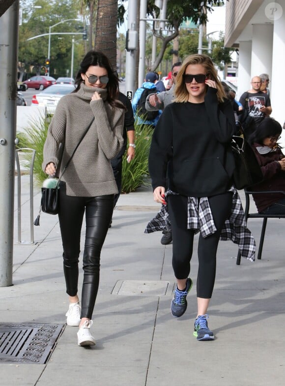 Kendall Jenner et Khloé Kardashian à Beverly Hills, le 20 décembre 2015.