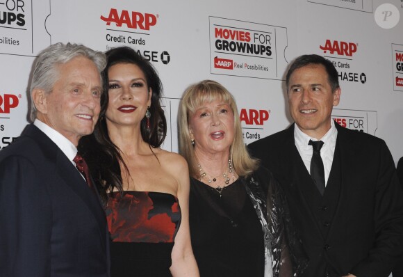 Catherine Zeta-Jones, Diane Ladd, Michael Douglas, David O. Russell lors des Movies For Grownups Awards à Los Angeles, le 8 février 2016.