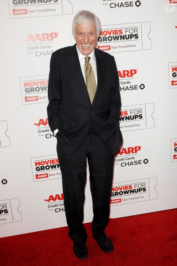 Dick Van Dyke - Soirée Movies For Grownups Awards à Los Angeles le 8 février 2016.