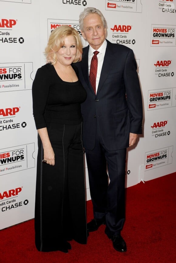 Bette Midler et Michael Douglas - Soirée Movies For Grownups Awards à Los Angeles le 8 février 2016.