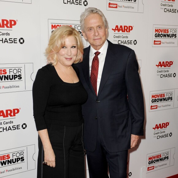 Bette Midler et Michael Douglas - Soirée Movies For Grownups Awards à Los Angeles le 8 février 2016.