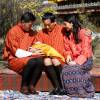 Le roi Jigme Khesar et la reine Jetsun du Bhoutan ont présenté le 9 février 2016, à l'occasion du nouvel an tibétain, la première photo officielle de leur fils le Gyalsey, né le 5 février. Le bébé repose sur les genoux de son grand-père le roi Jigme Singye, quatrième roi-dragon du Bhoutan.