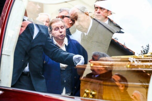 Charles Pasqua et sa femme Jeanne Joly aux obsèques de leur fils Pierre-Philippe en l'église Notre-Dame des Chênes, à Grasse le 17 février 2015