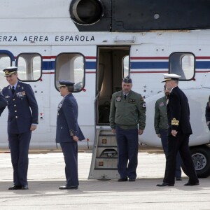 Le roi Felipe VI d'Espagne en visite à l'école de parachutisme "Mendez Parada" à Murcie le 9 février 2016.