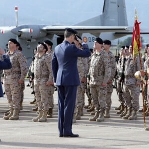 Le roi Felipe VI d'Espagne en visite à l'école de parachutisme "Mendez Parada" à Murcie le 9 février 2016.